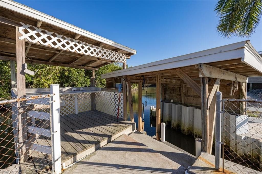 11 Spoonbill Ave, Everglades City, FL 34139-21