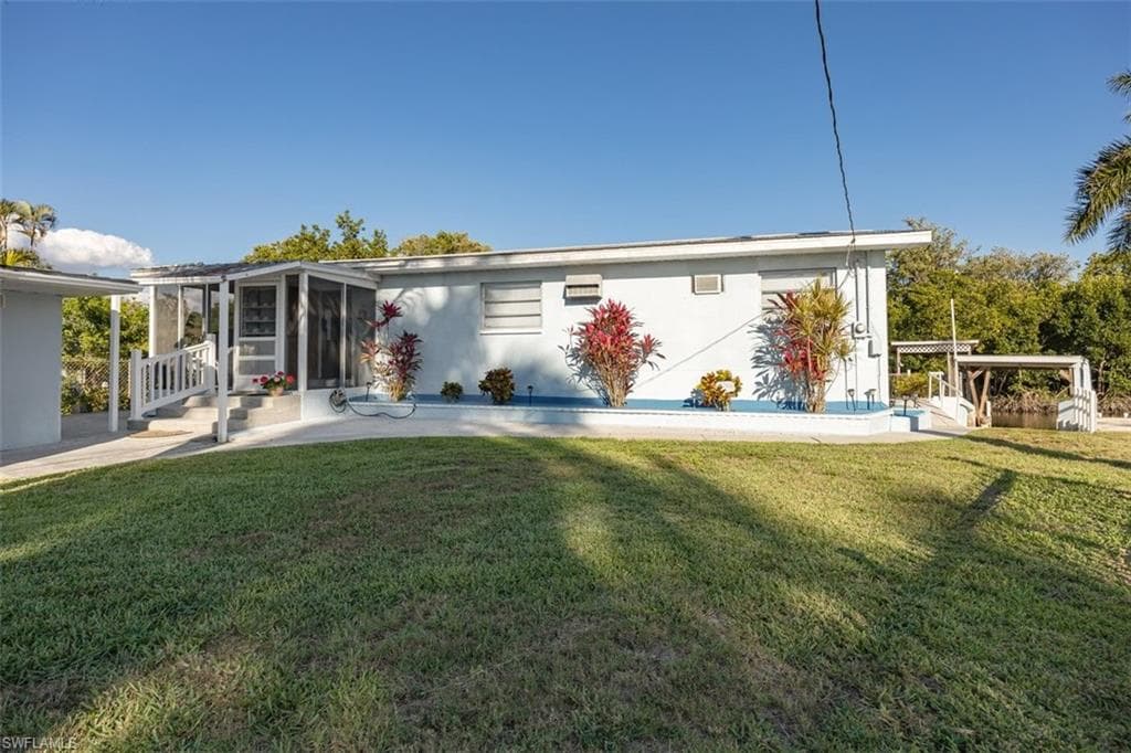 11 Spoonbill Ave, Everglades City, FL 34139-3