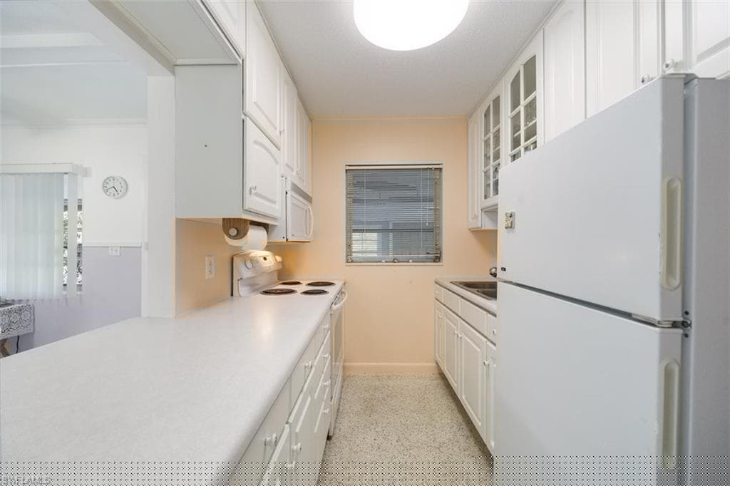 11 Spoonbill Ave, Everglades City, FL 34139-8