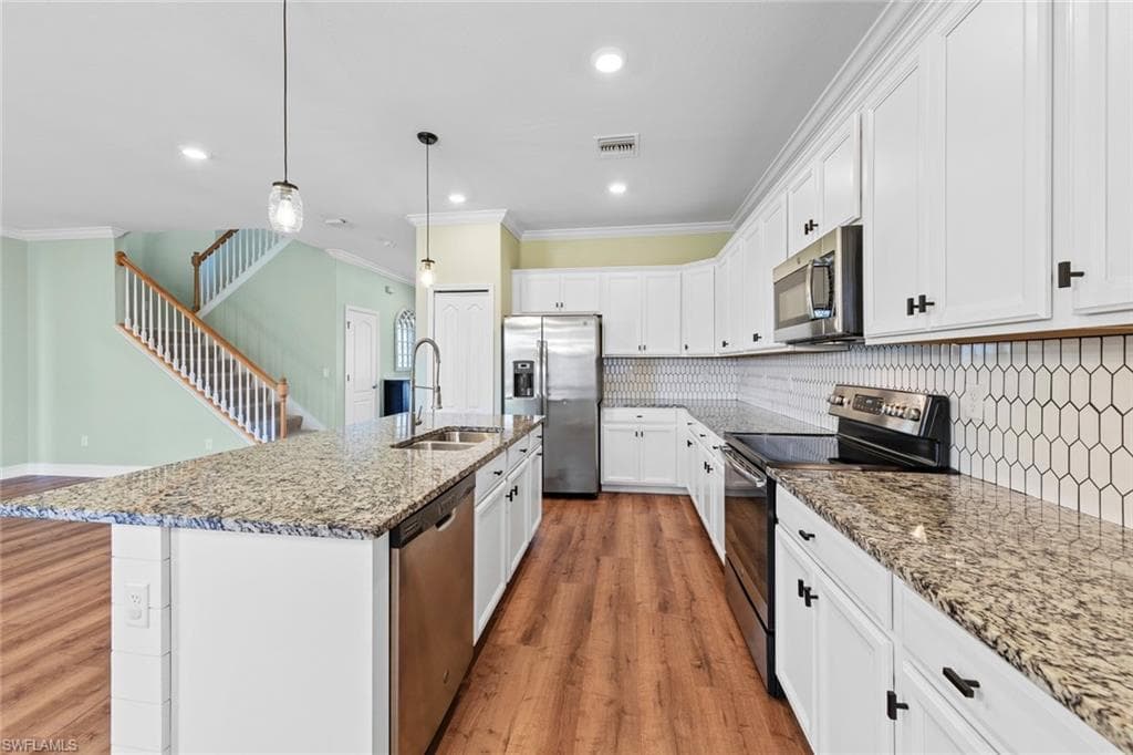 9229 Woodhurst Dr, Naples, FL 34120-9