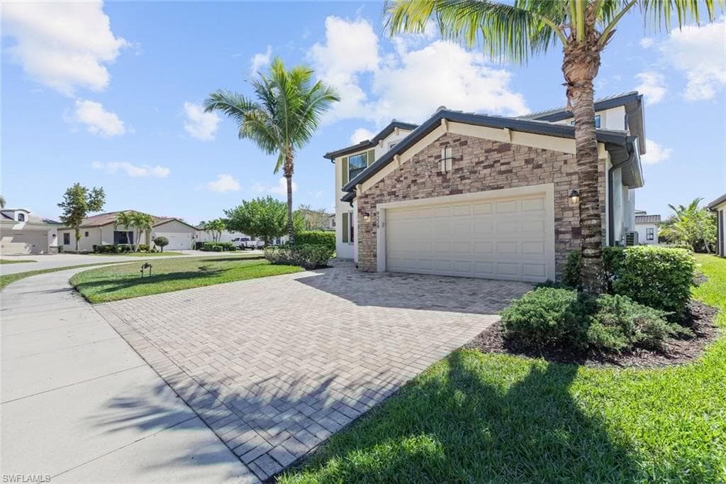 9229 Woodhurst Dr, Naples, FL 34120-12