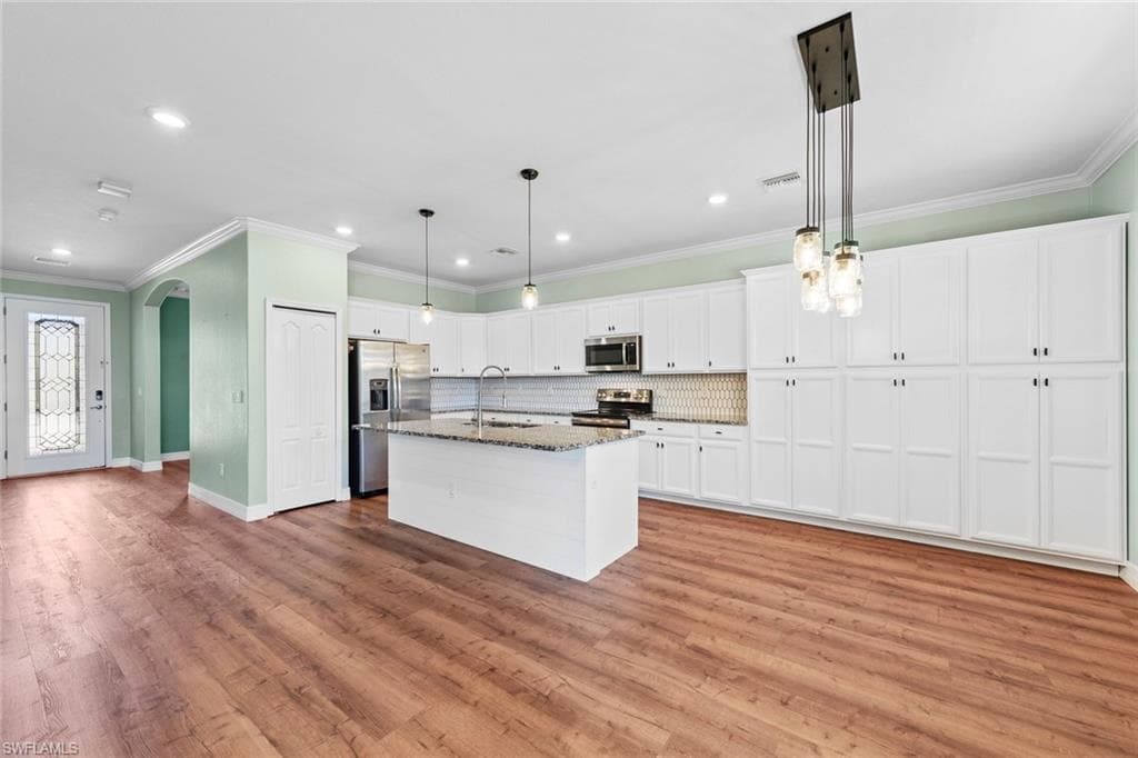 9229 Woodhurst Dr, Naples, FL 34120-14