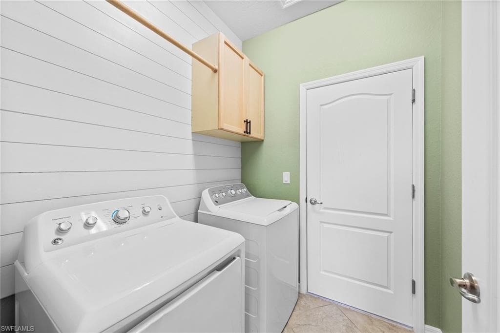 9229 Woodhurst Dr, Naples, FL 34120-27