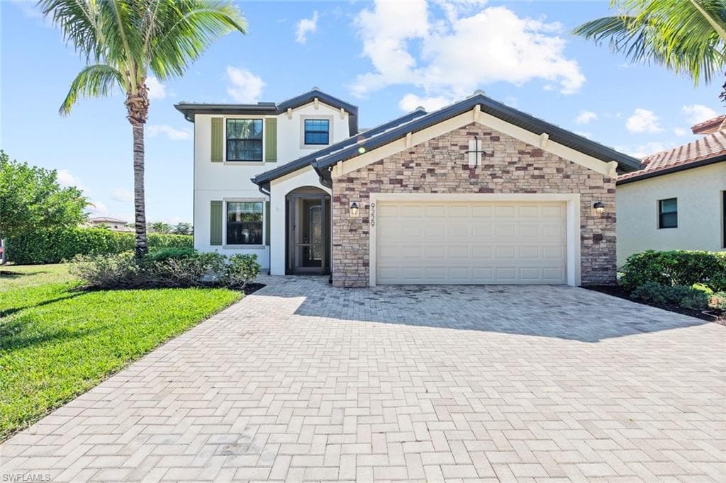 9229 Woodhurst Dr, Naples, FL 34120-2