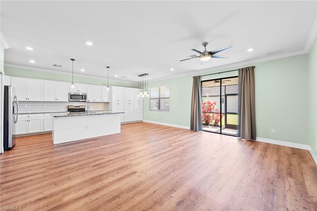 9229 Woodhurst Dr, Naples, FL 34120-3
