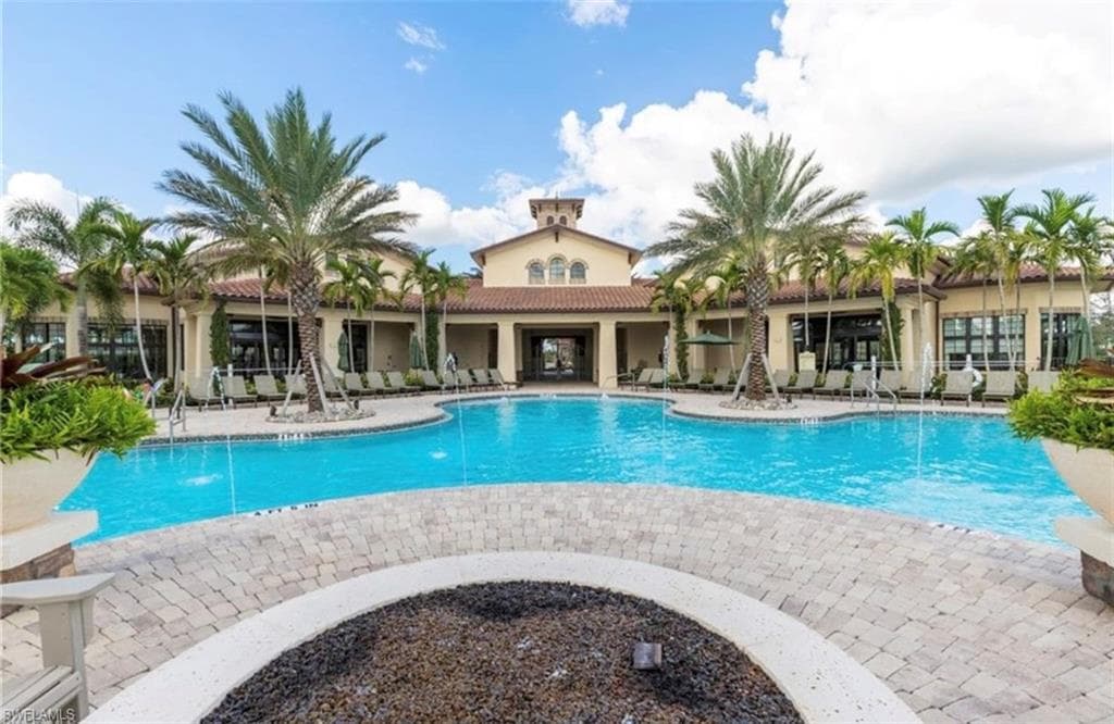 9229 Woodhurst Dr, Naples, FL 34120-40
