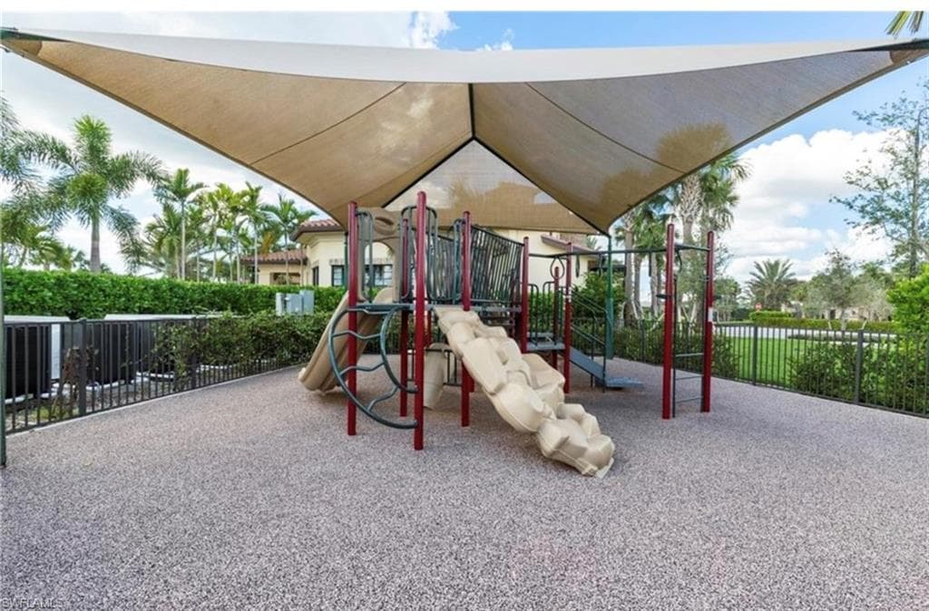 9229 Woodhurst Dr, Naples, FL 34120-45