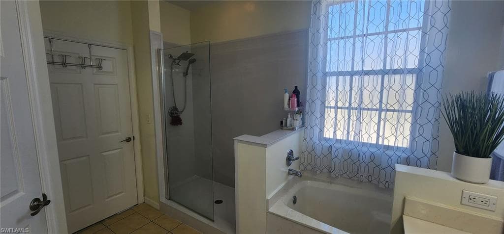 15151 Summit Place Cir, Naples, FL 34119-25