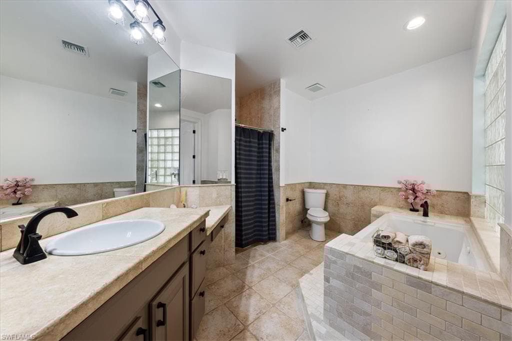 1240 Desoto Blvd S, Naples, FL 34117-20