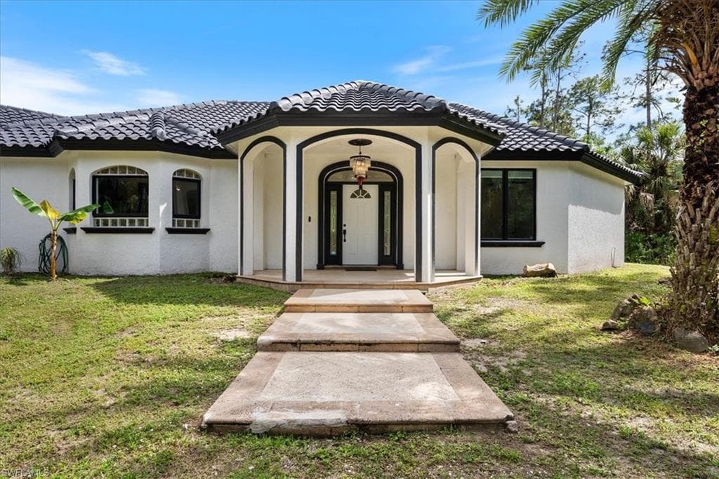 1240 Desoto Blvd S, Naples, FL 34117-28