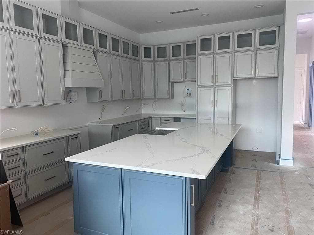 668 93rd Ave N, Naples, FL 34108-3