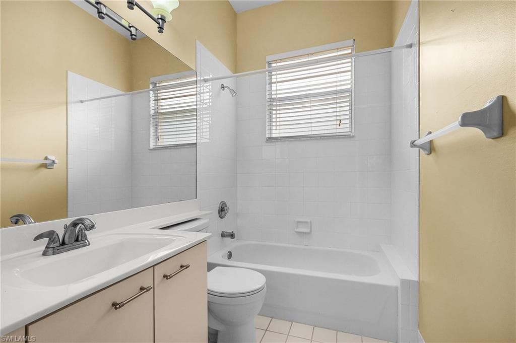 3266 Sturgeon Bay Ct, Naples, FL 34120-13