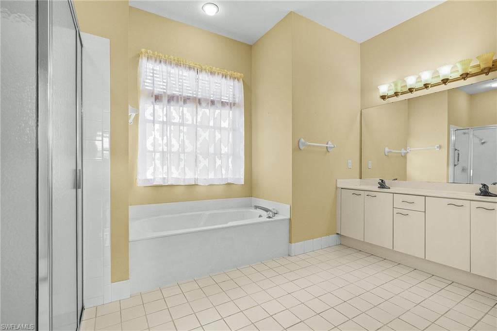 3266 Sturgeon Bay Ct, Naples, FL 34120-17