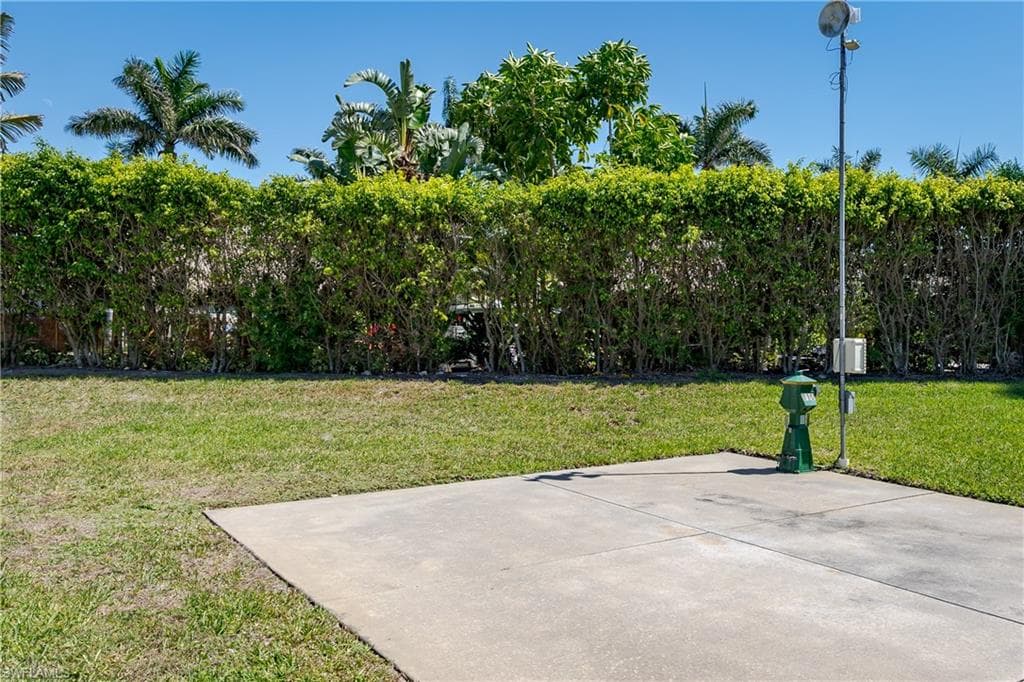 13594 Snapper Ln, Naples, FL 34114-9