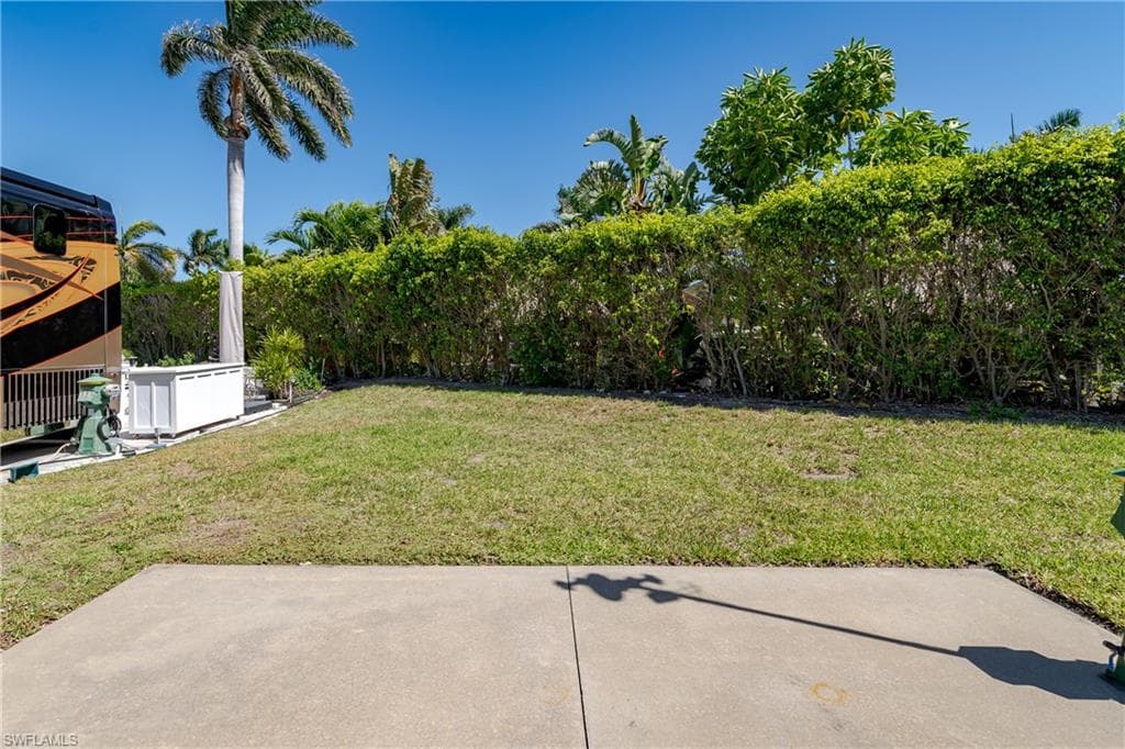 13594 Snapper Ln, Naples, FL 34114-10
