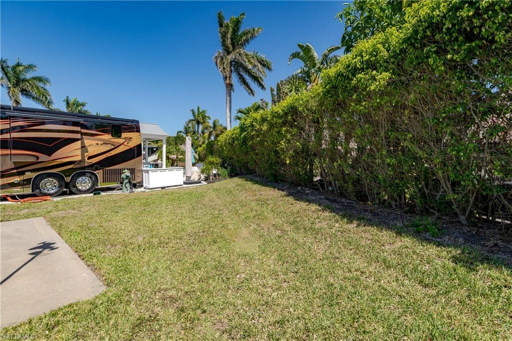 13594 Snapper Ln, Naples, FL 34114-11