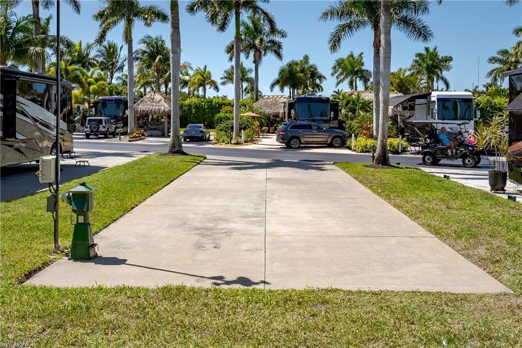 13594 Snapper Ln, Naples, FL 34114-14