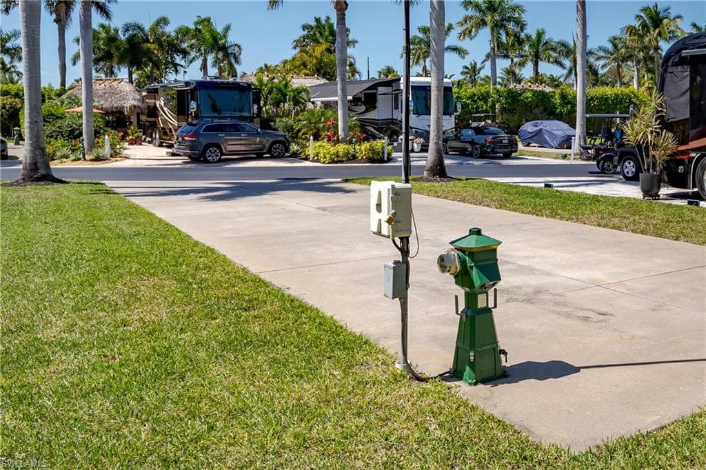 13594 Snapper Ln, Naples, FL 34114-16