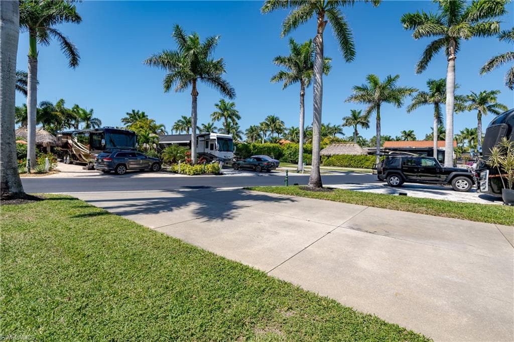 13594 Snapper Ln, Naples, FL 34114-18
