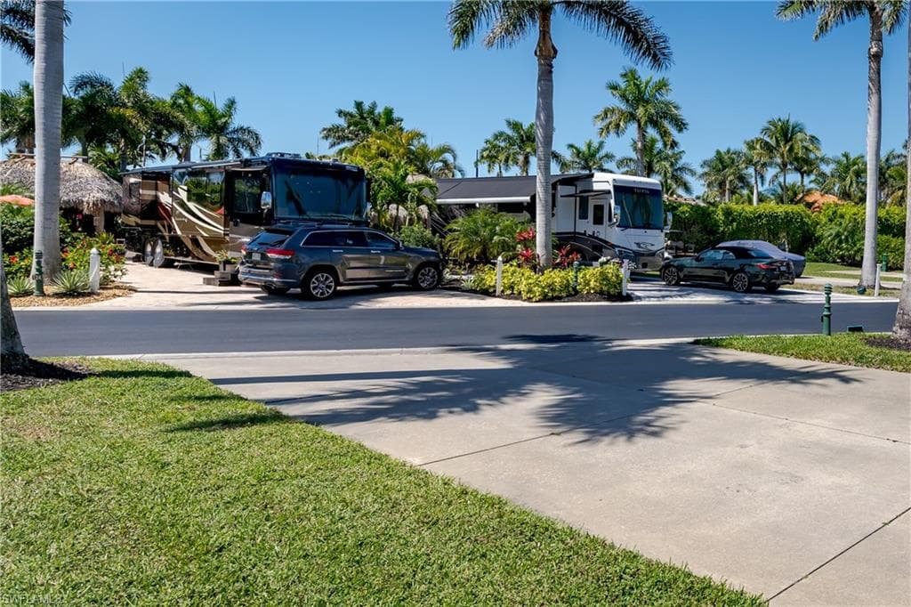 13594 Snapper Ln, Naples, FL 34114-19