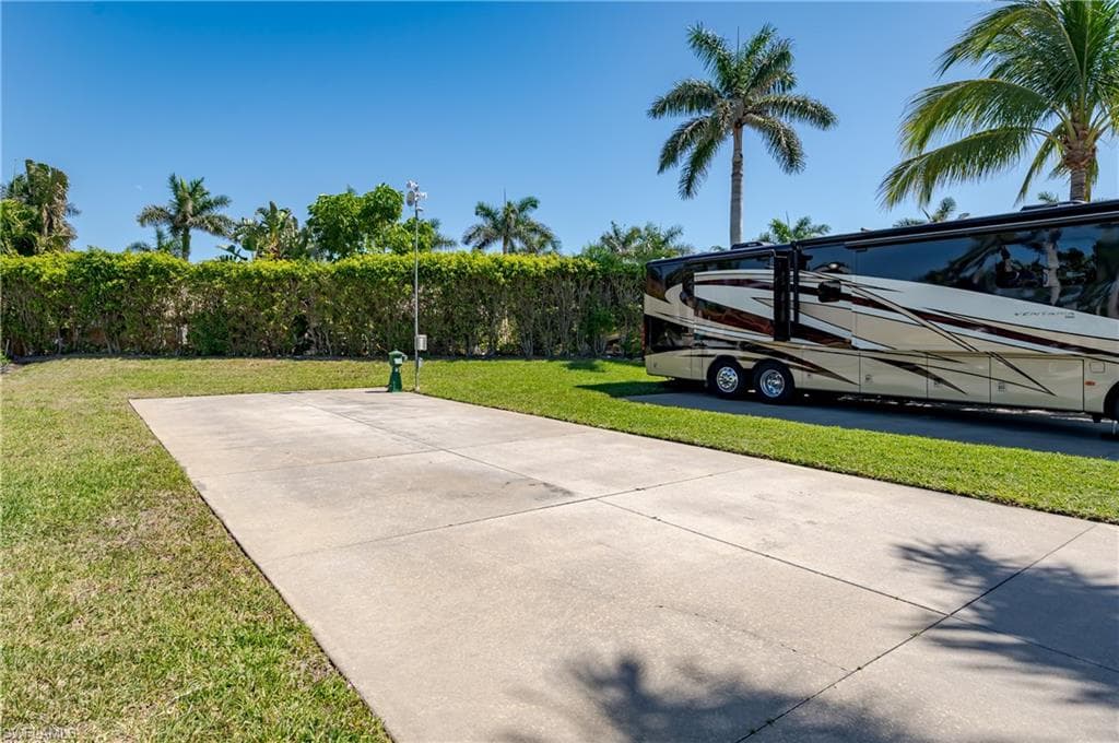 13594 Snapper Ln, Naples, FL 34114-20