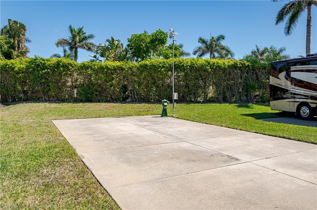 13594 Snapper Ln, Naples, FL 34114-21