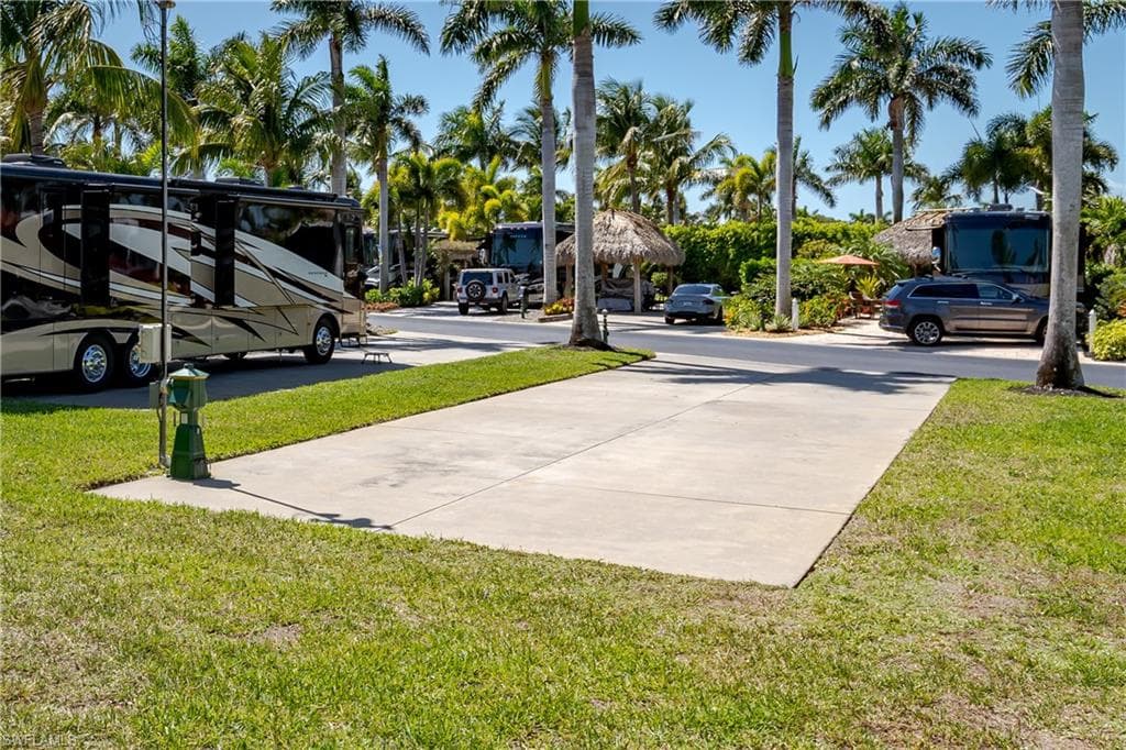 13594 Snapper Ln, Naples, FL 34114-23