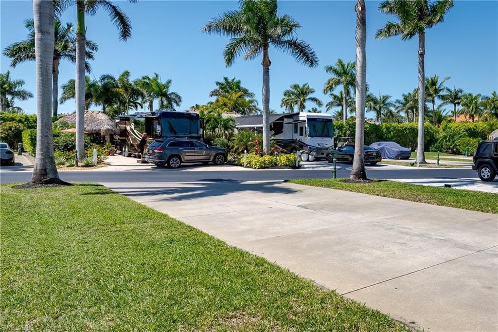 13594 Snapper Ln, Naples, FL 34114-25