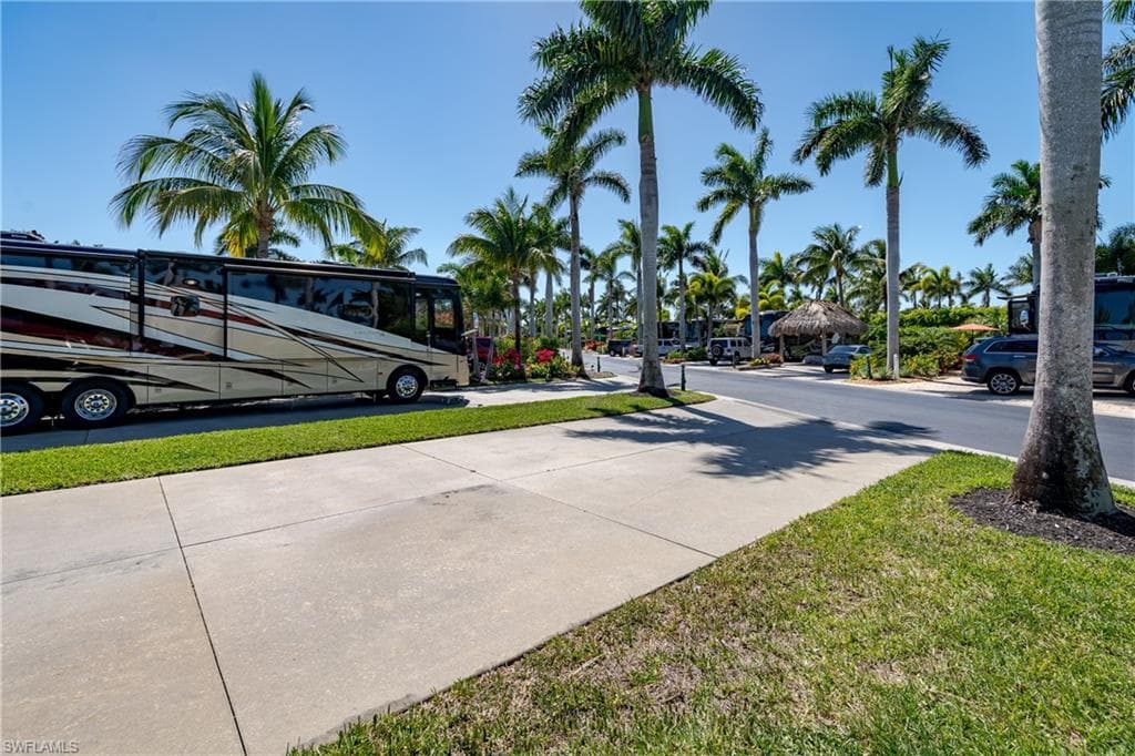 13594 Snapper Ln, Naples, FL 34114-27