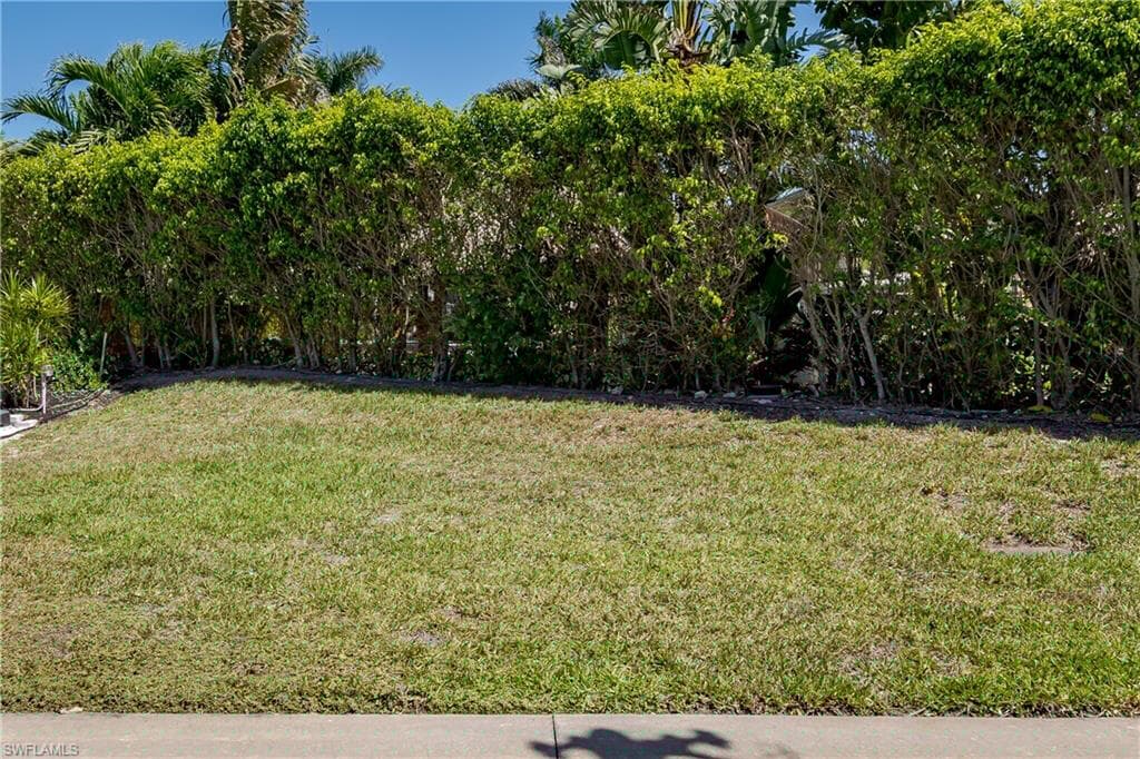 13594 Snapper Ln, Naples, FL 34114-2