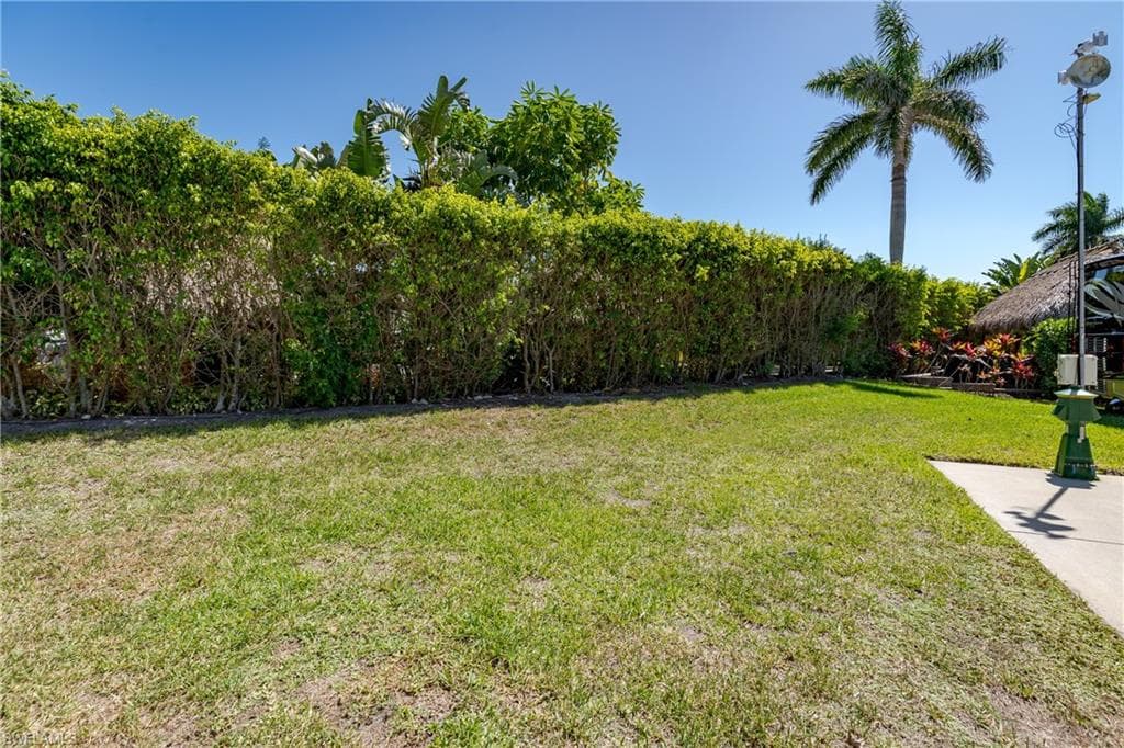 13594 Snapper Ln, Naples, FL 34114-3