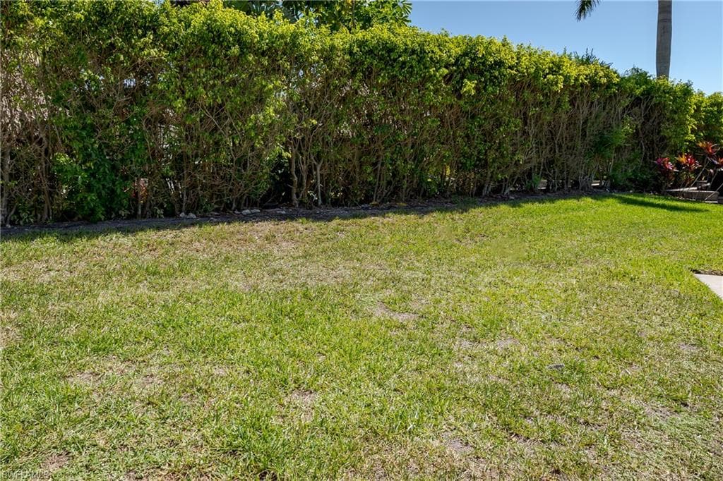 13594 Snapper Ln, Naples, FL 34114-4