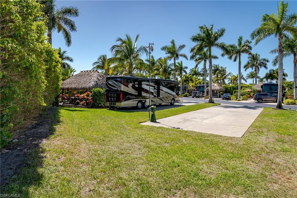 13594 Snapper Ln, Naples, FL 34114-5