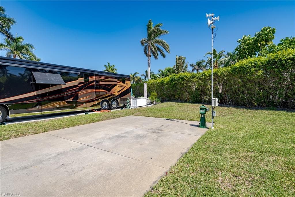 13594 Snapper Ln, Naples, FL 34114-6