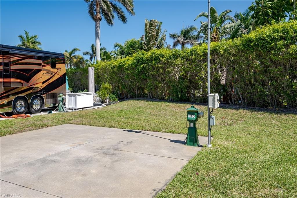 13594 Snapper Ln, Naples, FL 34114-8