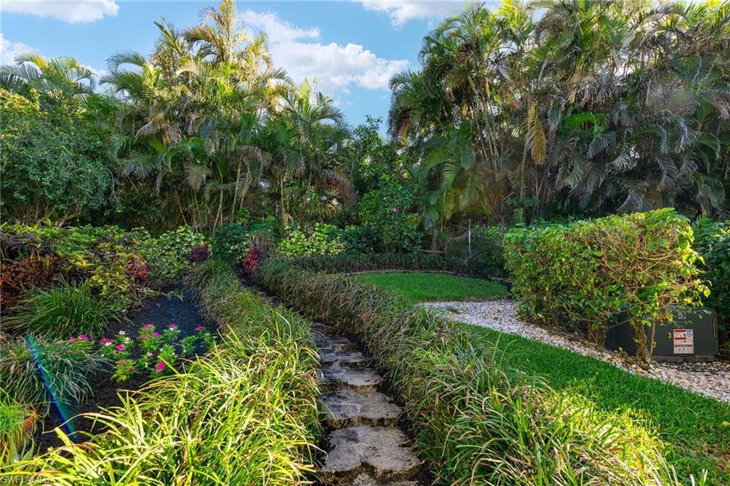 812 Arrowhead Ln, Naples, FL 34108-25