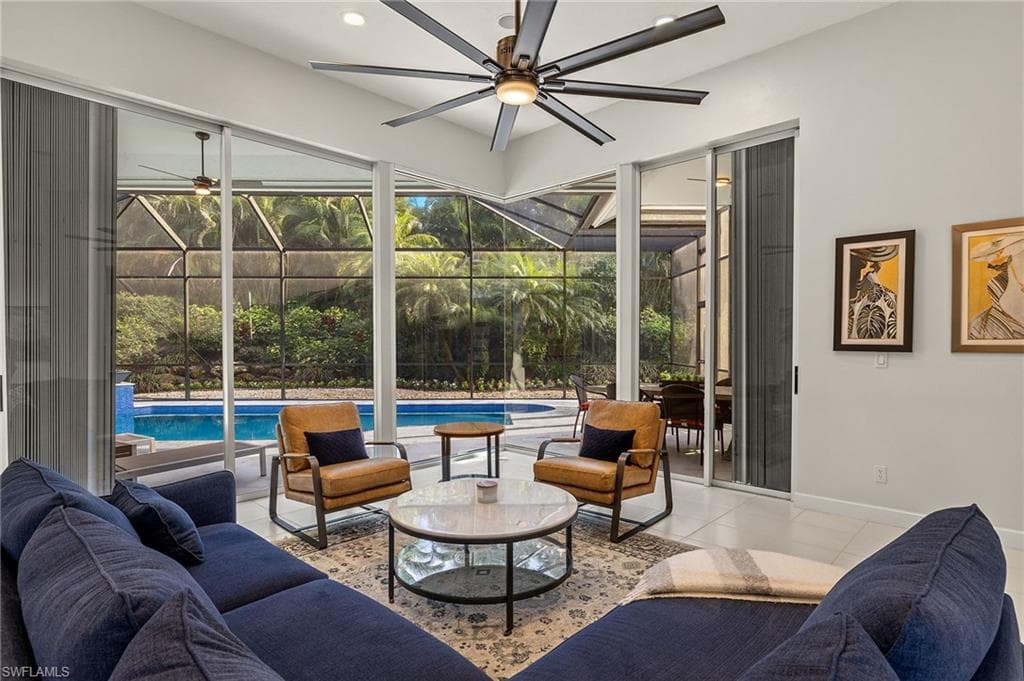 812 Arrowhead Ln, Naples, FL 34108-2