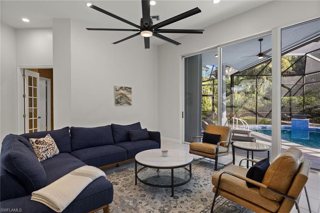 812 Arrowhead Ln, Naples, FL 34108-3