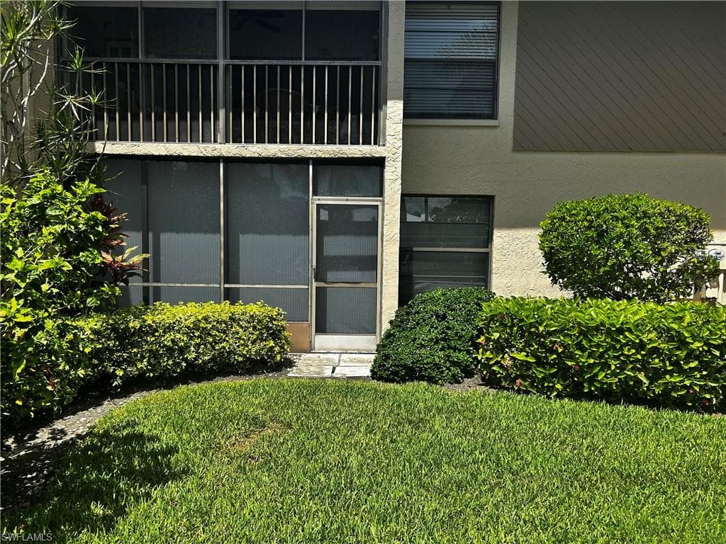 960 Palm View Dr 111, Naples, FL 34110-6