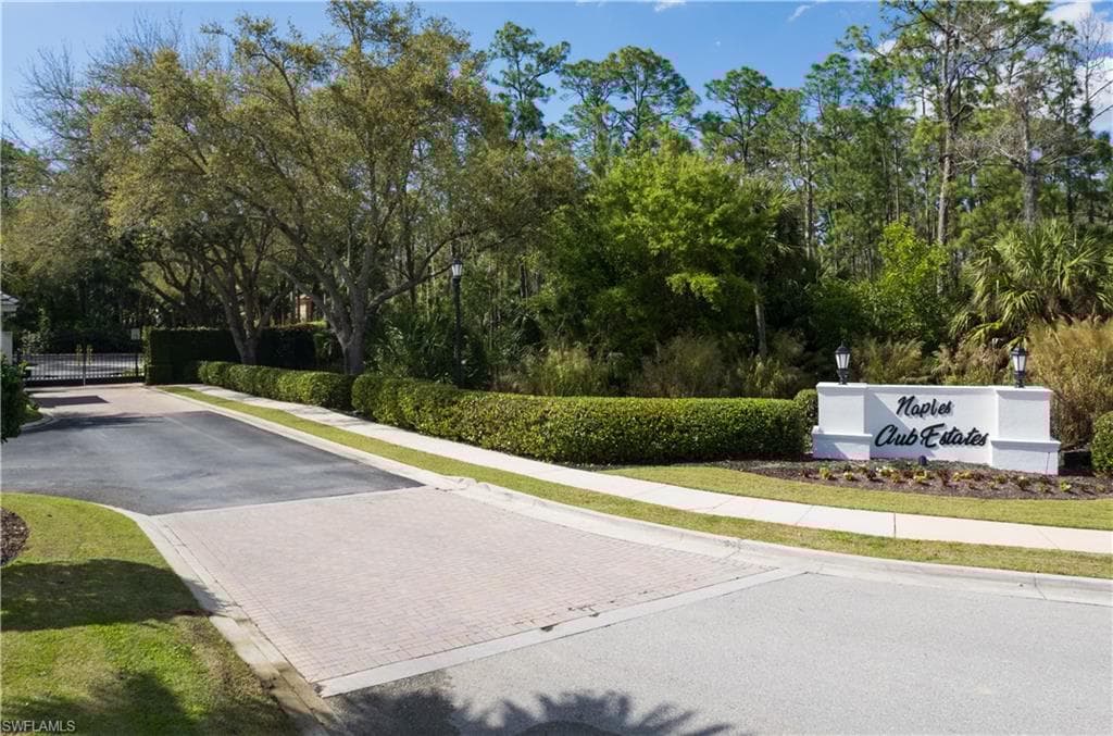 4501 Club Estates Dr, Naples, FL 34112-5