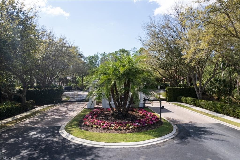 4501 Club Estates Dr, Naples, FL 34112-6