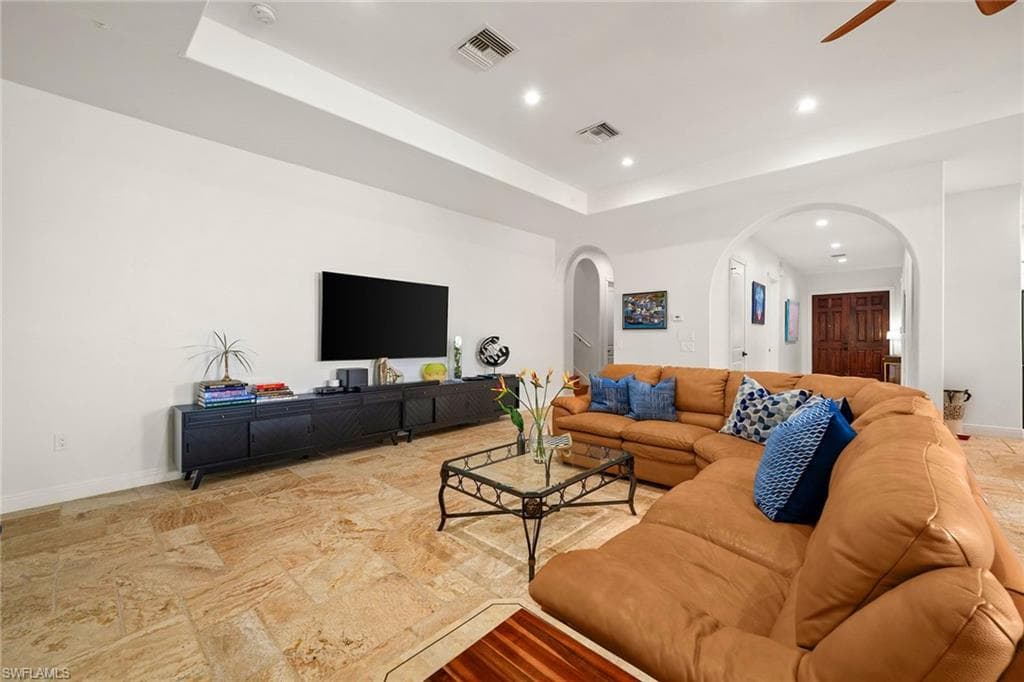 4778 Europa Dr, Naples, FL 34105-4