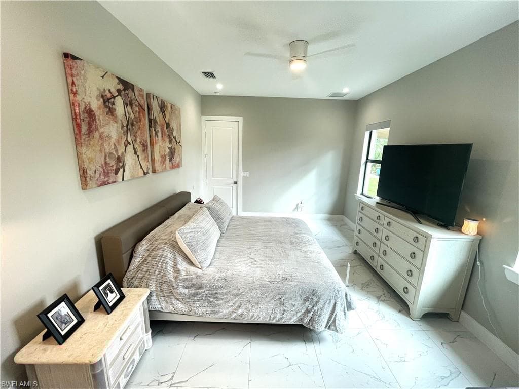 3842 4th Ave NE, Naples, FL 34120-9