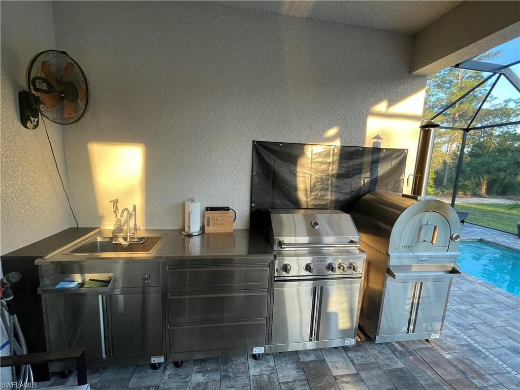 3842 4th Ave NE, Naples, FL 34120-30