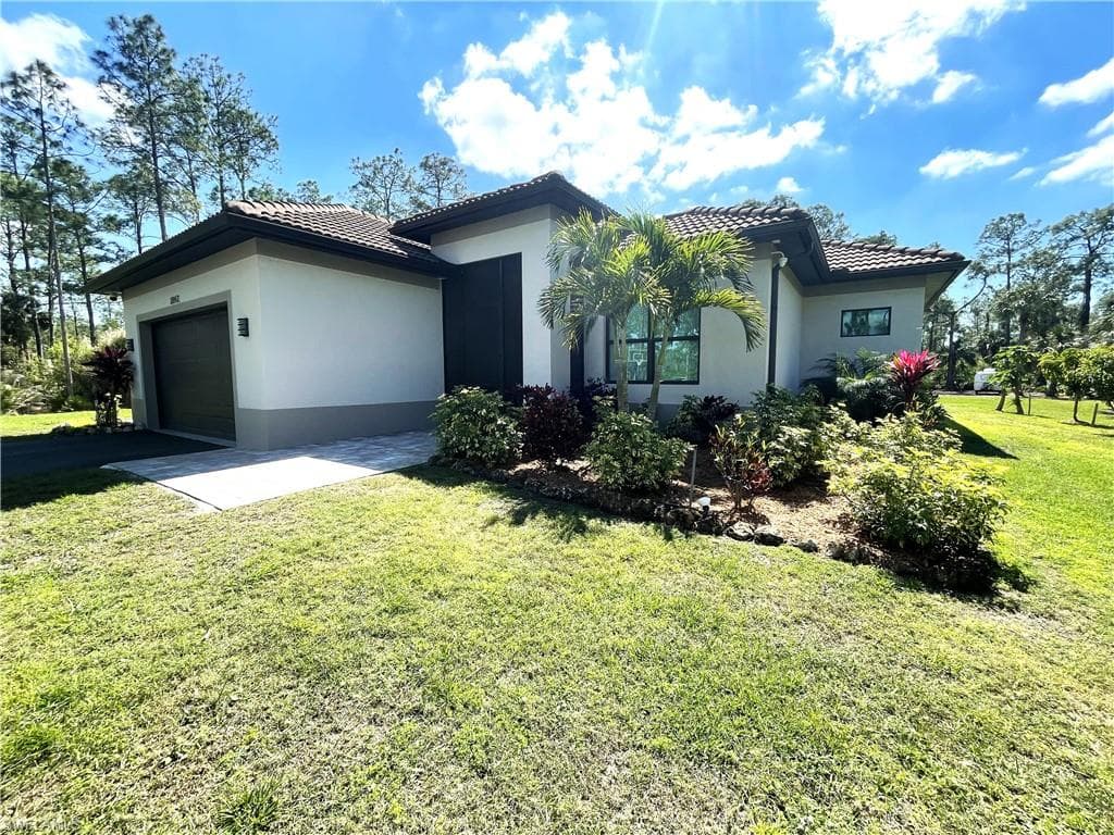 3842 4th Ave NE, Naples, FL 34120-4
