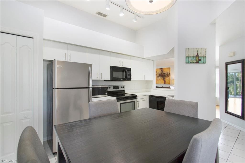 1018 Mainsail Dr 421, Naples, FL 34114-23