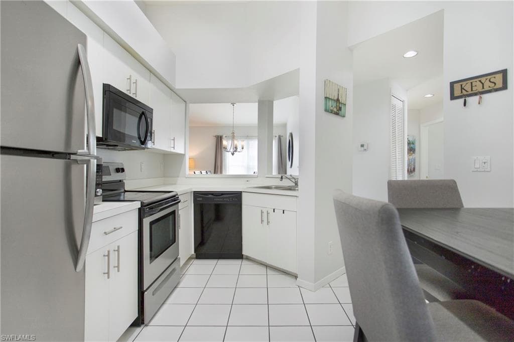 1018 Mainsail Dr 421, Naples, FL 34114-24