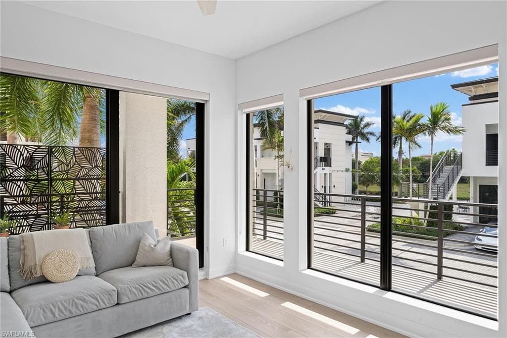 1111 Central Ave 207, Naples, FL 34102-7