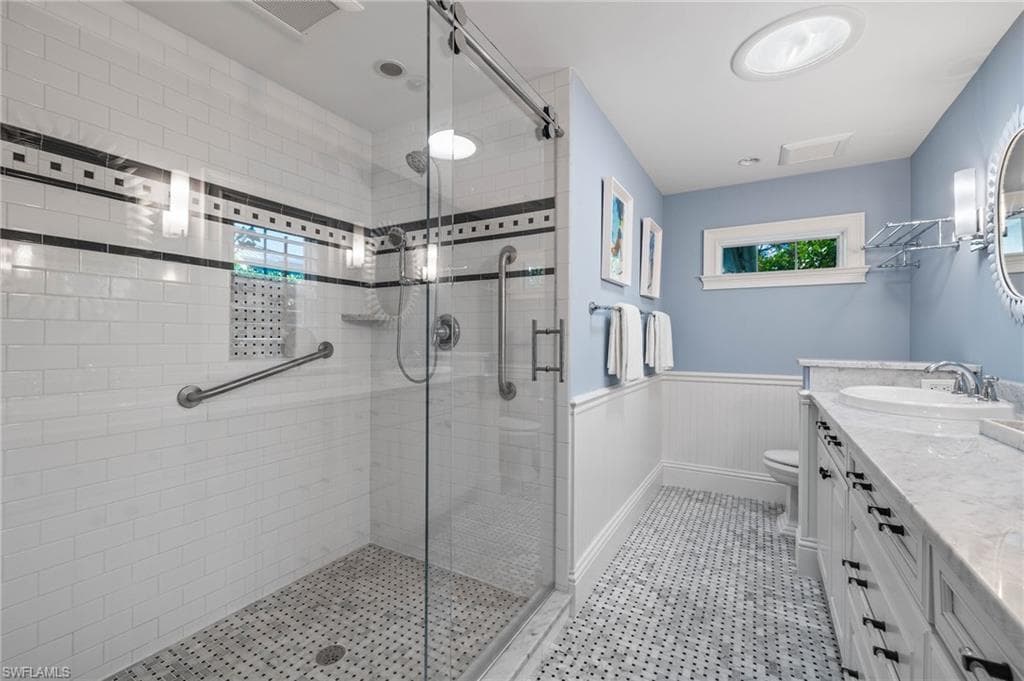 720 11th Ave S, Naples, FL 34102-16