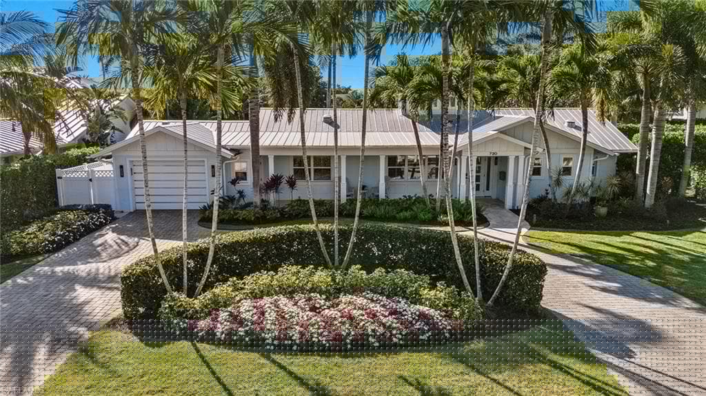 720 11th Ave S, Naples, FL 34102-1